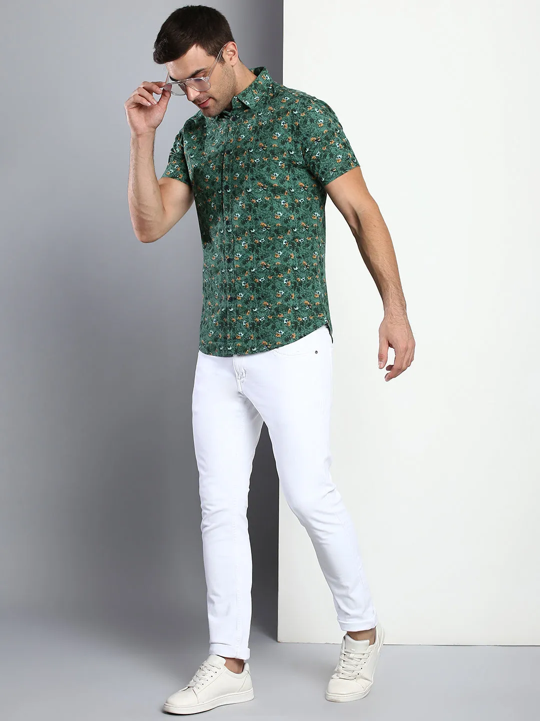 Men's Floral Green Slim Fit Cotton Casual Shirt With Spread Collar & Half Sleeves